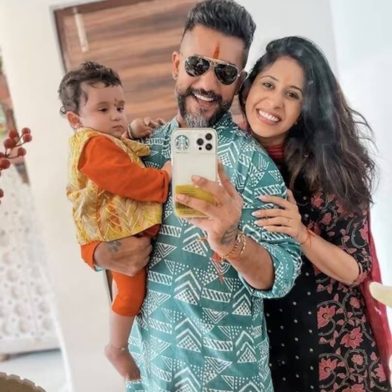 किश्वर मर्चेंटने अनेक टीव्ही मालिकांमध्ये काम केले आहे. ‘प्यार की ये एक कहानी’ व्यतिरिक्त, तिने ‘हिप हॉप हुर्रे’, ‘एक हसीना थी’, ‘इतना करो ना मुझे प्यार’, ‘हर मुश्किल का हल अकबर बीरबल’ आणि ‘कैसी ये यारियां’ यासारख्या लोकप्रिय मालिकांमध्ये महत्त्वाच्या भूमिका साकारल्या आहेत. तिने ‘बिग बॉस’ हिंदी सीझन 9 मध्येही भाग घेतला होता. तसेच, ती ‘बेझा फ्राय 2’ (2009) आणि ‘मार्ने भी दो यारों’ (2011) या चित्रपटांमध्ये दिसली. 2023 मध्ये रिलीज झालेल्या ‘डियर इश्क’ या वेब सीरिजमधील माया कोस्टाच्या भूमिकेने किश्वरने सर्वांचे लक्ष वेधले.