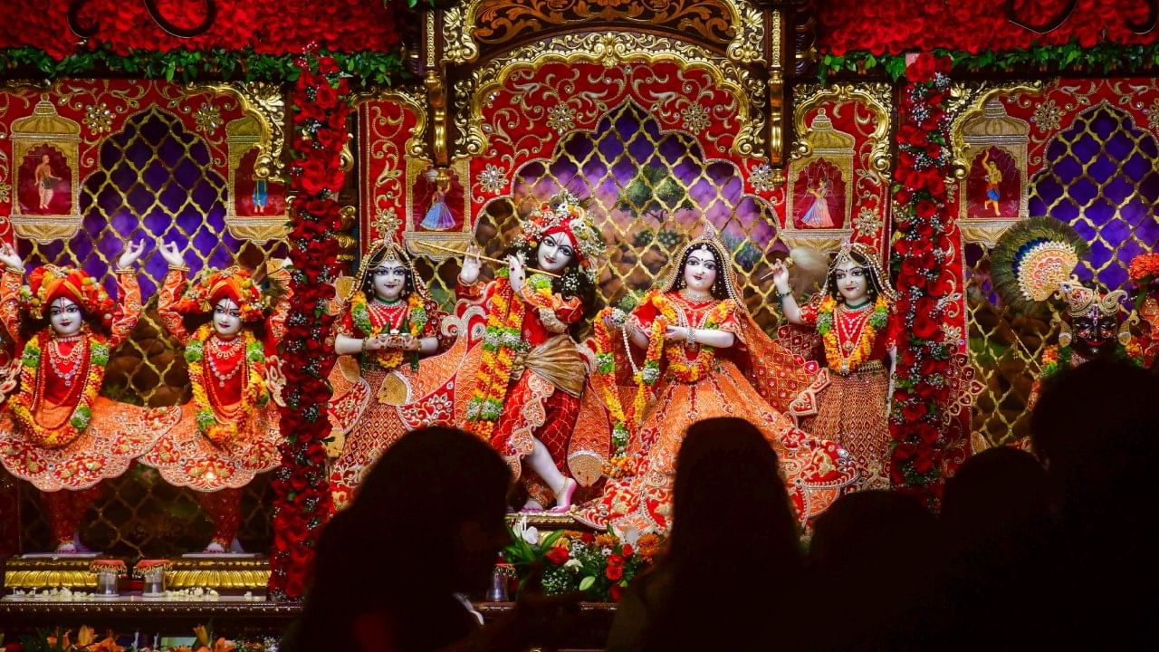 Krishna Janmashtami 2025 : श्रीकृष्ण जन्माष्टमीचा उपवास कधी सोडावा? मुहूर्त काय? काय खावे, काय खाऊ नये? जाणून घ्या A टू Z माहिती Krishna Janmashtami 2025 : श्रीकृष्ण जन्माष्टमीचा उपवास कधी सोडावा? मुहूर्त काय? काय खावे, काय खाऊ नये? जाणून घ्या A टू Z माहिती