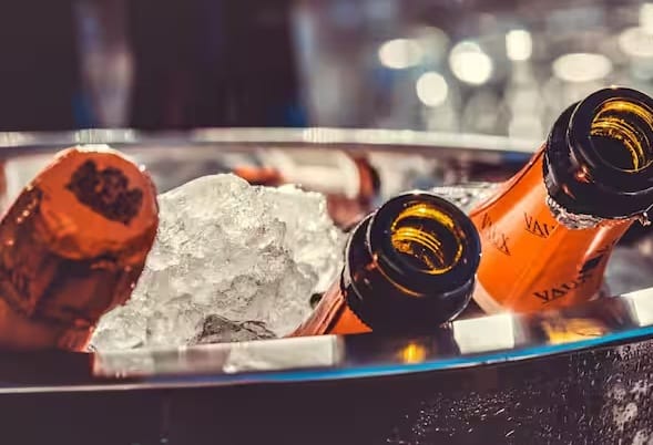 जेव्हा तुम्ही दारु पिता तेव्हा लिव्हर त्याला लागलीच विघटन करुन शरीरा बाहेर टाकाऊ पदार्थ म्हणून बाहेर टाकते.या दरम्यान काही विषारी घटक तयार होतात. जे लिव्हरला नुकसान करतात. जर तुम्ही दररोज दारु पित असाल तर हे नुकसान मोठे असते