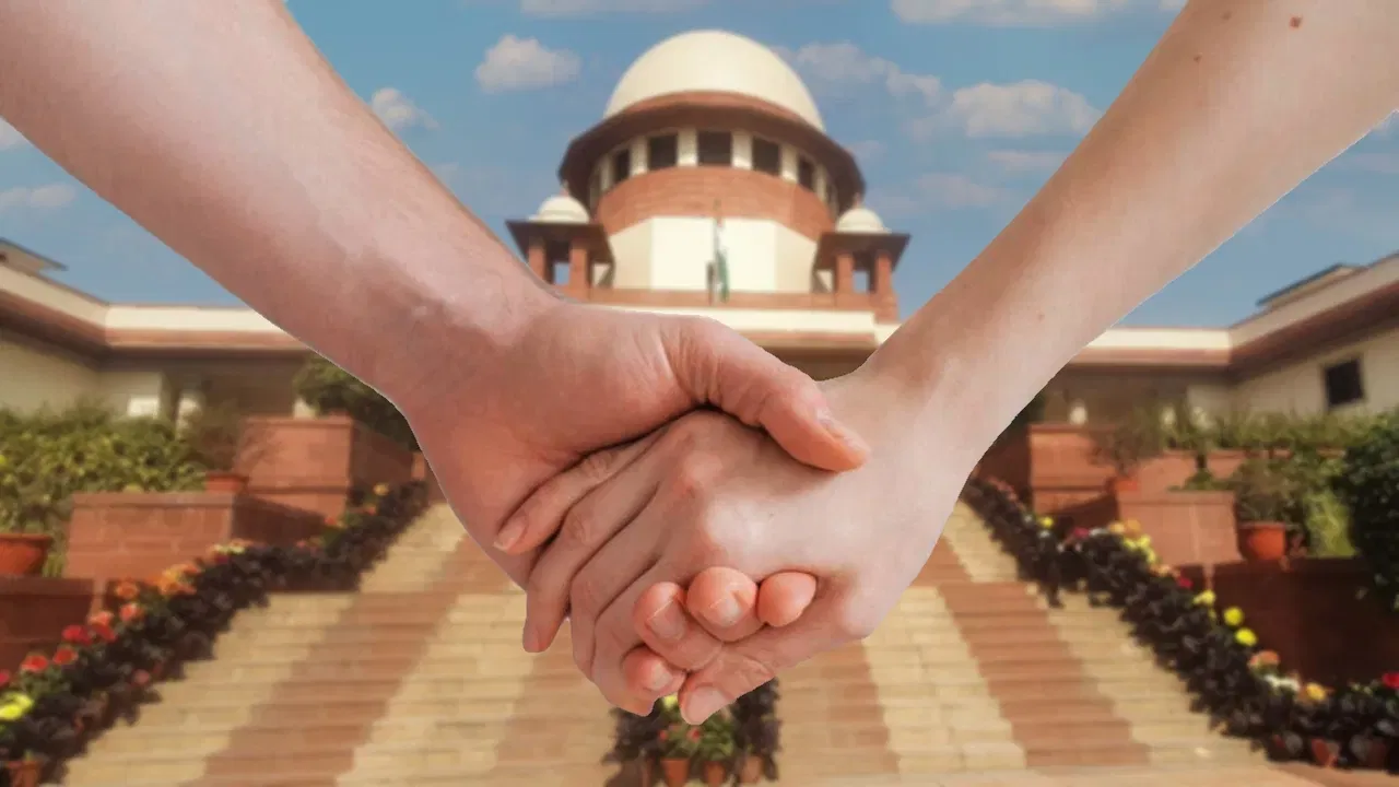 लिव्ह-इन रिलेशनशिपमधील महिलेला घरगुती नातेसंबंधात गणले जाते. ती घरगुती हिंसाचाराविरुद्ध कायदेशीर संरक्षण आणि पोटगी मागू शकते.