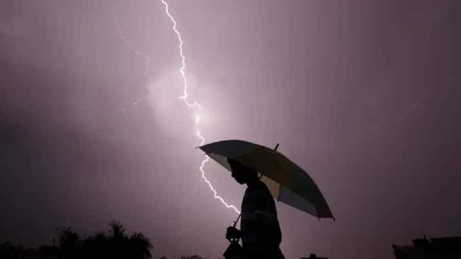 Rain Alert : विजांच्या कडकडाटासह राज्यात पावसाची हजेरी; हवामान खात्याचा अलर्ट काय?