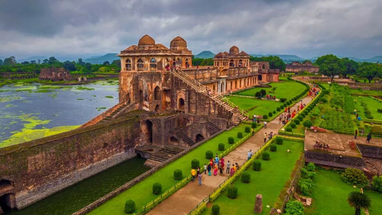 लो बजेट ट्रिपचा आनंद घ्या! पावसाळ्यात फिरण्यासाठी ‘ही’ 5 ठिकाणे आहेत तुमच्यासाठी खास