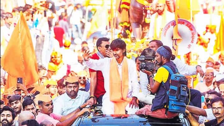 Manoj Jarange Patil : भगवं वादळ आज रात्रीच मुंबईत धडकणार, जरांगेंचा निर्धार कायम... आझाद मैदानातील परवानगीवरुन जुंपली Manoj Jarange Patil : भगवं वादळ आज रात्रीच मुंबईत धडकणार, जरांगेंचा निर्धार कायम... आझाद मैदानातील परवानगीवरुन जुंपली