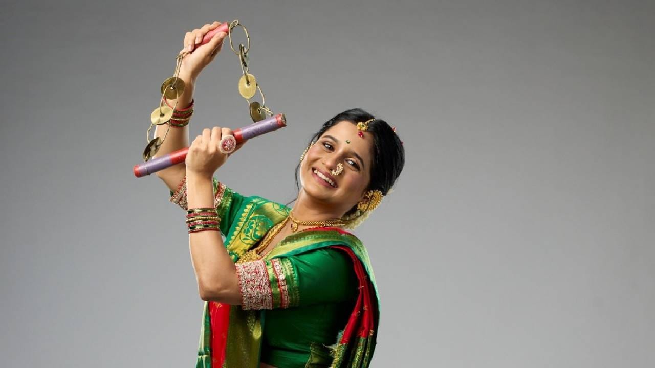 स्टार प्रवाह परिवाराच्या दिमाखदार सादरीकरणासोबतच आदर्श शिंदे आणि आनंद शिंदे यांच्या सदाबहार गाण्यांचा आनंद प्रेक्षकांना लुटता येईल. त्यासोबतच नंदेश उमप यांनी सादर केलेला लोककलेचा जागर या कार्यक्रमाची रंगत आणखी वाढवणार यात शंका नाही. 
