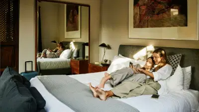 बेडसमोर आरसा आहे? सावधान! घरात येऊ शकतात नको ते पाहुणे, काय आहे तज्ज्ञाचा दावा?