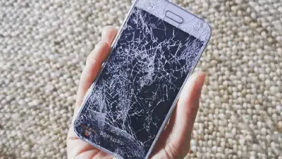 मोबाईल वॉरंटीसोबत मोबाइल इन्शुरन्स घेणे आवश्यक आहे का? वाचा...