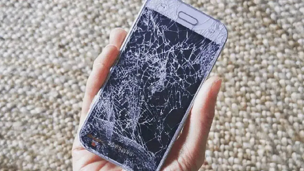 मोबाईल वॉरंटीसोबत मोबाइल इन्शुरन्स घेणे आवश्यक आहे का? वाचा... मोबाईल वॉरंटीसोबत मोबाइल इन्शुरन्स घेणे आवश्यक आहे का? वाचा...