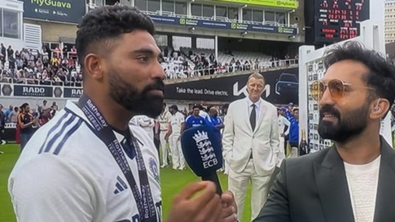 Mohammed Siraj : त्या एका फोटोमुळे विजयाचा विश्वास, मोहम्मद सिराजने सर्वच सांगितलं, पाहा व्हीडिओ Mohammed Siraj : त्या एका फोटोमुळे विजयाचा विश्वास, मोहम्मद सिराजने सर्वच सांगितलं, पाहा व्हीडिओ