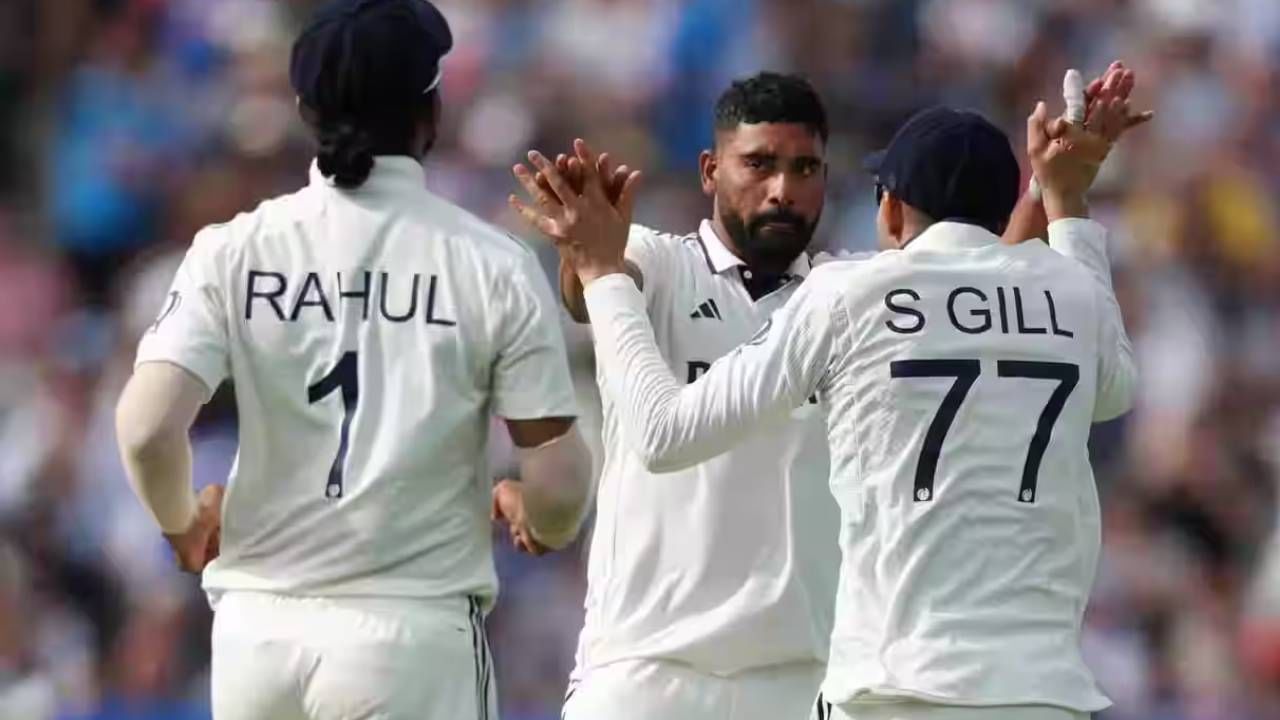 भारत आणि इंग्लंड कसोटी मालिकेतील शेवटचा सामना सुरू आहे. इंग्लंडला विजयासाठी 35 धावांची गरज असून चार विकेट हातात आहेत. पावसामुळे चौथ्या दिवशीचा खेळ थांबवण्यात आला. दुसरीकडे, मोहम्मद सिराजने एकूण मालिकेत चांगली कामगिरी केली. असं असताना मोहम्मद सिराजबाबत स्टूअर्ट ब्रॉडने एक खुलासा केला आहे. (Photo- BCCI)