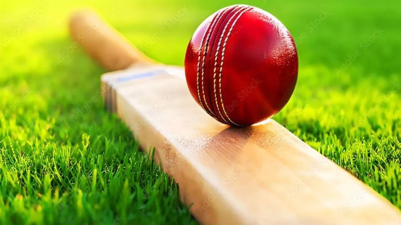 सोमवारी खेळाशी निगडीत वस्तू घेणंही टाळलं पाहीजे, असं ज्योतिषशास्त्र सांगतं. या दिवशी या वस्तू खरेदी केल्या तर नकारात्मक ऊर्जा वाढू शकते. 