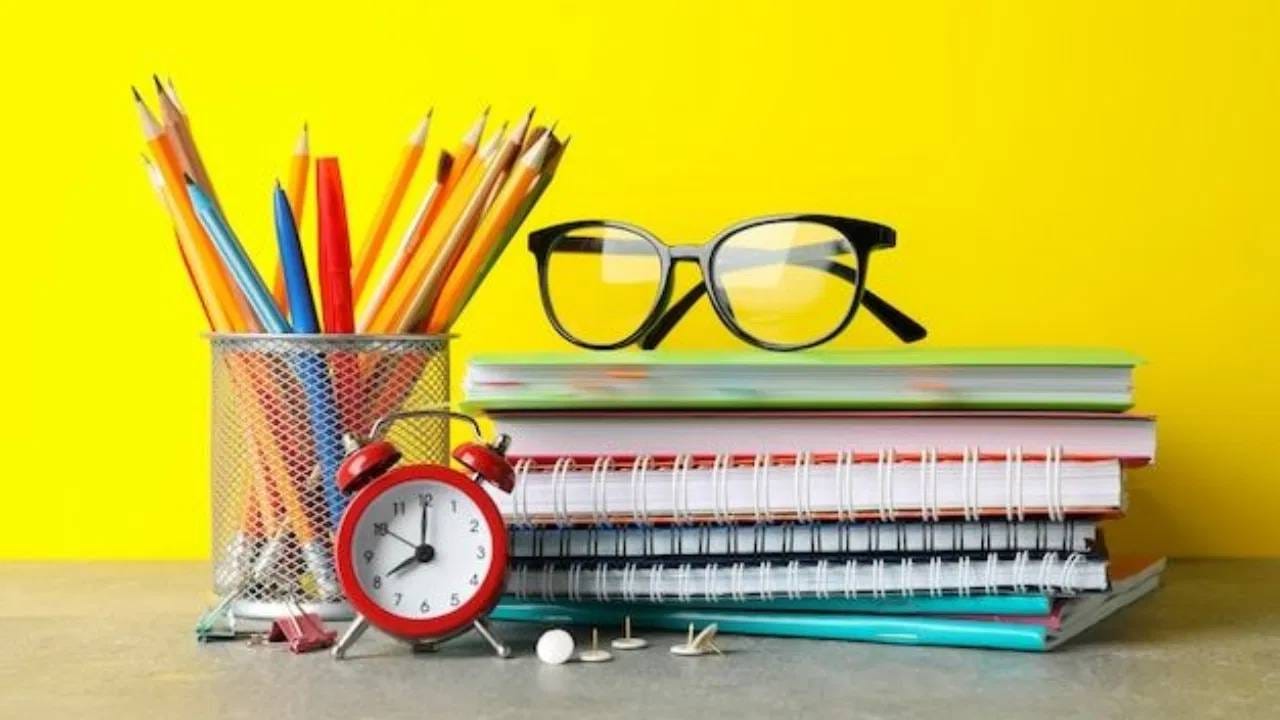 ज्योतिषशास्त्रानुसार, सोमवारी रंग-ब्रश-वाद्य यंत्र अशा कलात्मक क्षेत्राशी निगडीत गोष्टी विकत घेऊ नये. तसेच अभ्यासाशी निगडीत पुस्तकं, पेन, पेन्सिल खरेदी करू नये. 