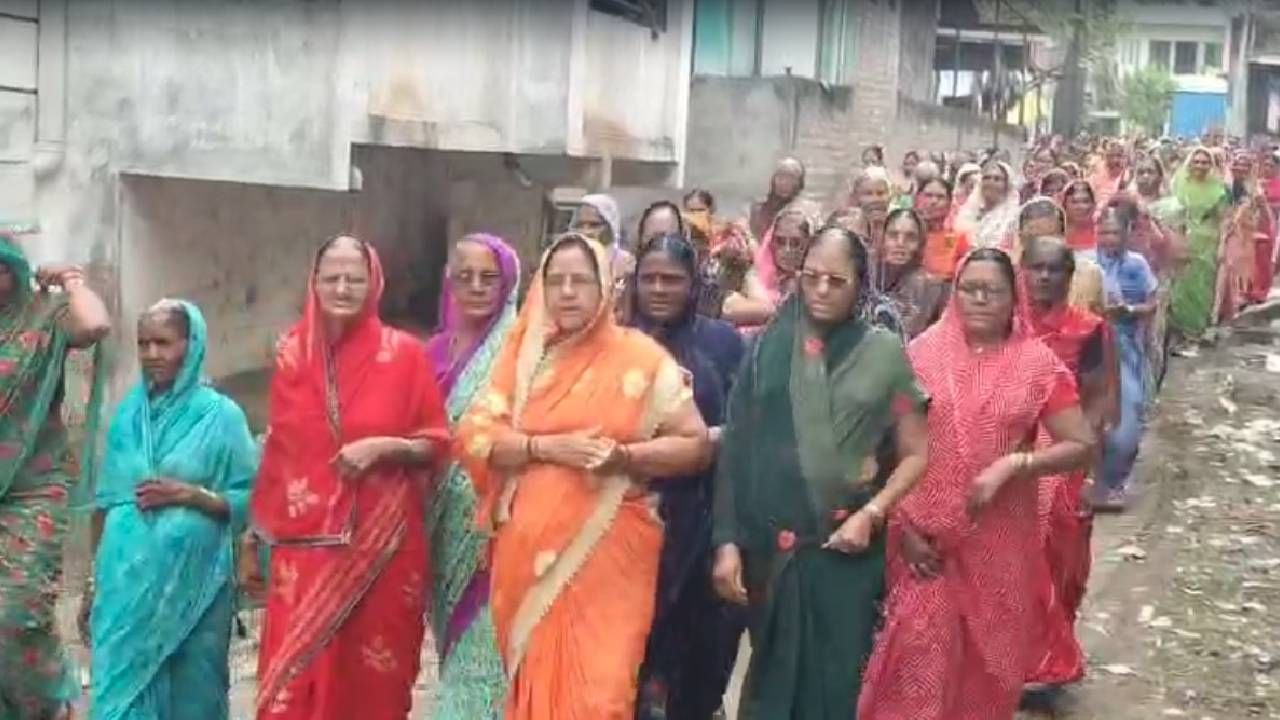 27 ऑगस्ट रोजी गावातील हनुमान मंदिर परिसरात दशक्रिया विधी पार पडला. हनुमान चालीसा पठण करून या विधीची सुरूवात झाली. गावातील साधारण अडीच ते तीन हजार लोकसंख्येपैकी सर्वच नागरिकांनी यात सहभाग घेतला. विशेष म्हणजे गावातील पुरुषांनी मुंडन करून शोक व्यक्त केला, तर महिलांनीही सुतक पाळून श्रद्धांजली वाहिली.
