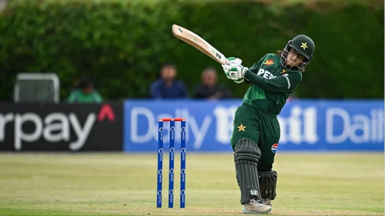 मुनीबाने आयर्लंड विरुद्ध 68 चेंडूत शतक झळकावलं. मुनीबाने याने खेळीत 14 चौकार आणि 1 षटकार लगावला. मुनीबाच्या या शतकाच्या जोरावर पाकिस्तानने सामना जिंकला आणि लाज राखली. आयर्लंडने ही मालिका 2-1 अशा फरकाने जिंकली. ( Photo: PTI/Getty images)