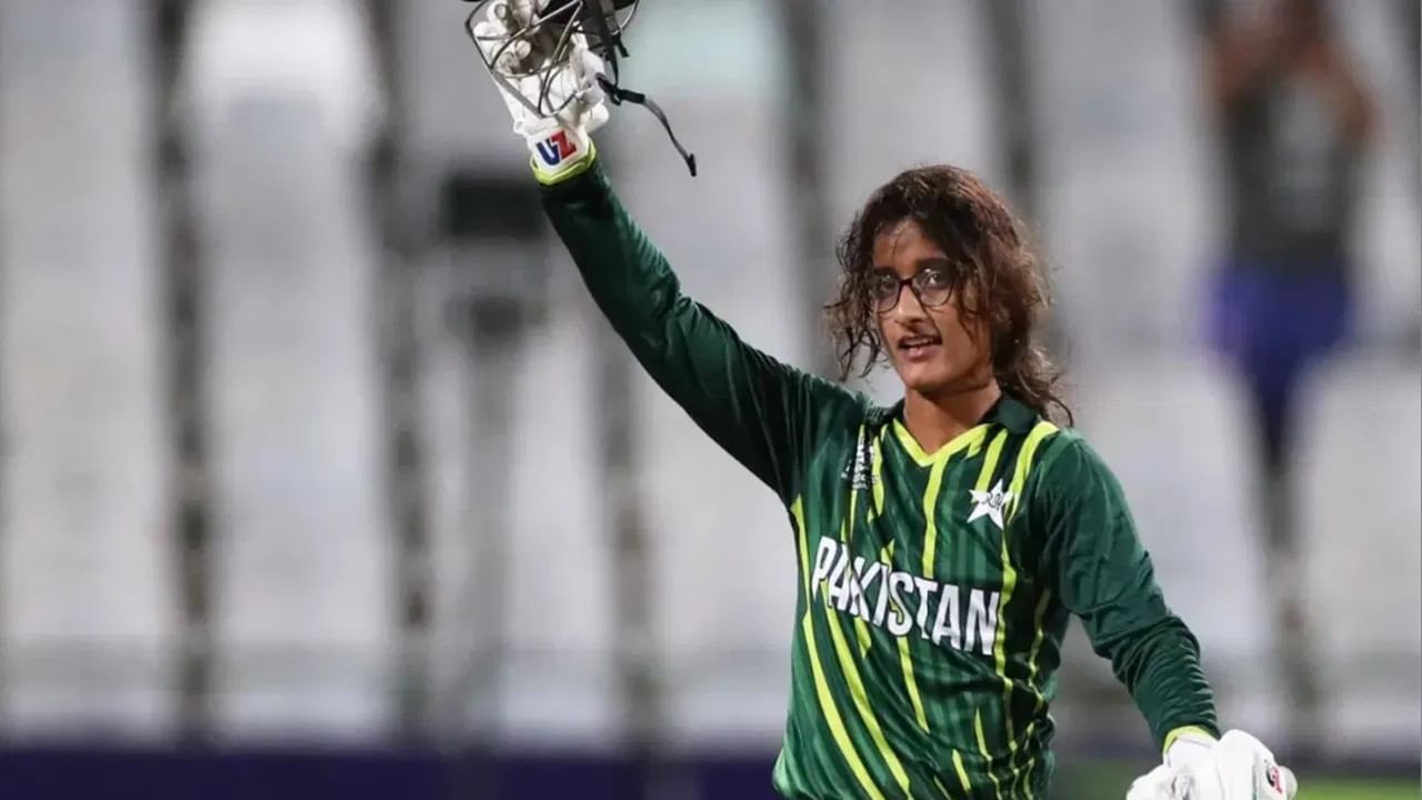 पाकिस्तानच्या महिला क्रिकेटपटूनेही अनेक दिवसांची प्रतिक्षा संपवली. मात्र त्यानंतरही बाबर आझम याची प्रतिक्षा कायम आहे. पाकिस्तानची महिला क्रिकेटपटू मुनीबा अली हीने आयर्लंड विरूद्धच्या तिसऱ्या आणि अंतिम टी 20i सामन्यात शतक ठोकलं. मुनीबाने यासह 907 दिवसांची प्रतिक्षा संपवली. मुनीबाने अखेरचं शतक हे 15 फेब्रुवारी 2023 रोजी ठोकलं होतं. ( Photo: PTI/Getty images)