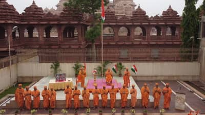 अक्षरधाम मंदिरात साजरा झाला स्वातंत्र्य दिन,संतानी दिली राष्ट्रध्वजाला सलामी