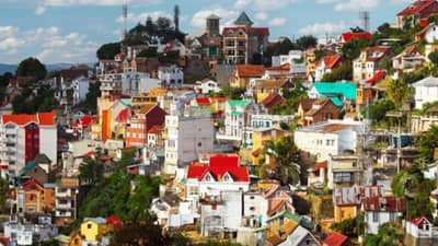 या देशातील महिला आणि पुरुषांचे कपडे एकसारखेच, येथील विचित्र बाबी कोणत्या ते जाणा