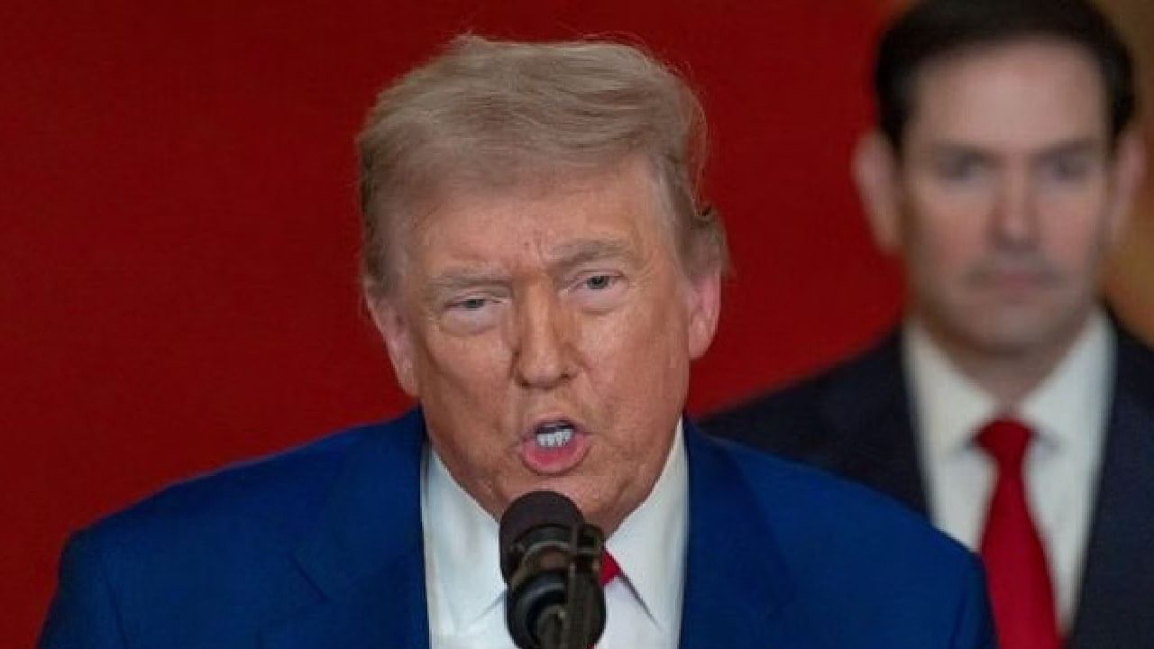 ट्रम्प यांच्या 50 टक्के टॅरिफने भारताचे निर्यातीत किती नुकसान ? या दोन देशांना होणार फायदा, कसा ते पाहा ? ट्रम्प यांच्या 50 टक्के टॅरिफने भारताचे निर्यातीत किती नुकसान ? या दोन देशांना होणार फायदा, कसा ते पाहा ?