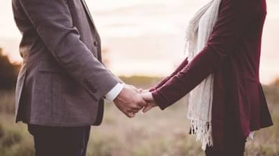 लग्न झाल्यानंतरही पत्नी पतीपासून या गोष्टी का लपवते? जाणून घ्या यामागील कारण