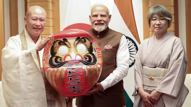 पंतप्रधान मोदी जपानच्या दौऱ्यावर, दारुमा बाहुली मिळाली भेट,भारताशी आहे याचा खास संबंध