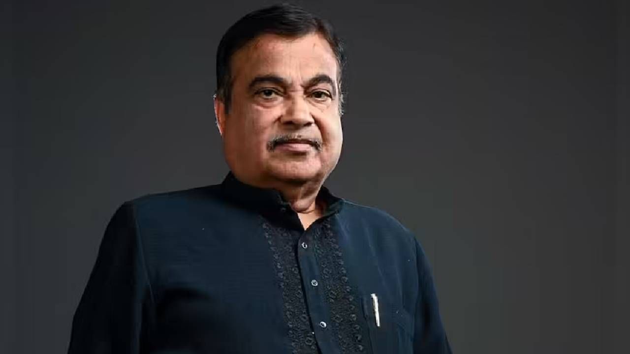 फास्टॅगचा वार्षिक पास उद्यापासून म्हणजेच 15 ऑगस्टपासून सुरू होत आहे. या पासची माहिती राष्ट्रीय महामार्ग प्राधिकरण (NHAI) पोर्टलवर उपलब्ध आहे. केंद्रीय रस्ते वाहतूक महामार्ग मंत्री नितीन गडकरी यांनी फास्टॅगच्या वार्षिक पासची घोषणा केली होती. 
