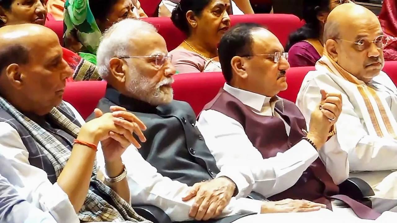 मोठी बातमी! OBC क्रिमिलेअरबाबत सरकारचा लवकरच धाडसी निर्णय? या लोकांना आरक्षणाचा लाभ नाही मिळणार, 6 मंत्रालयांची मसलत काय?