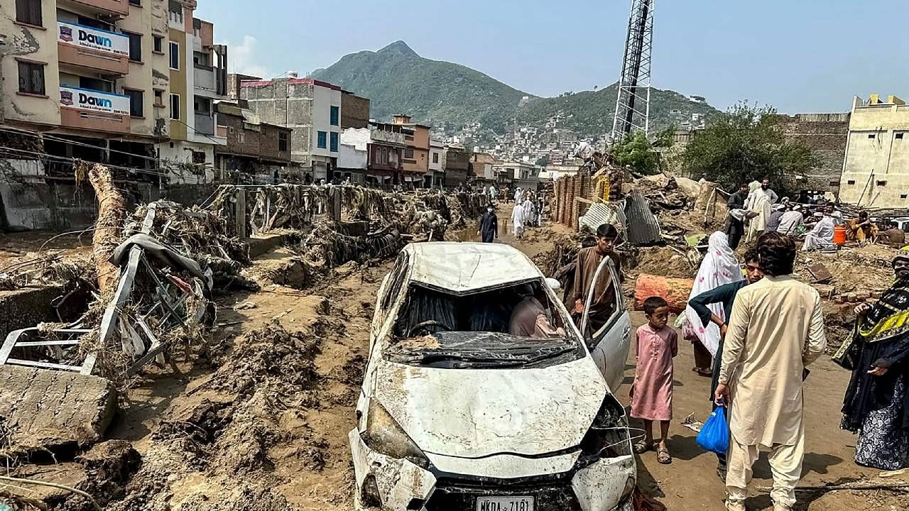 Flash Floods : पुराचा महाकहर,मुसळधार पावसाचा हाहा:कार,340 लोकांवर काळाचा घाला,अनेक जण बेपत्ता