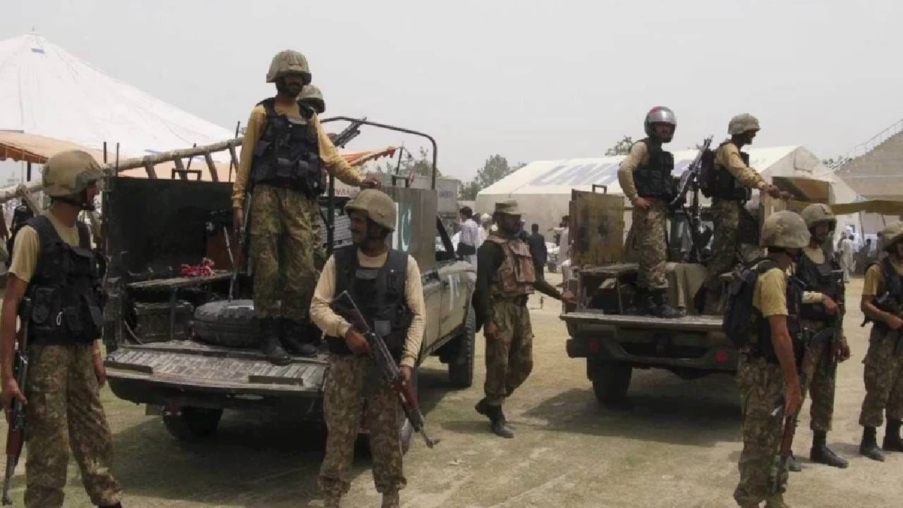 पाकिस्तानी सैन्याने आपल्याच देशात कोणाशी युद्ध छेडले? जाणून घ्या