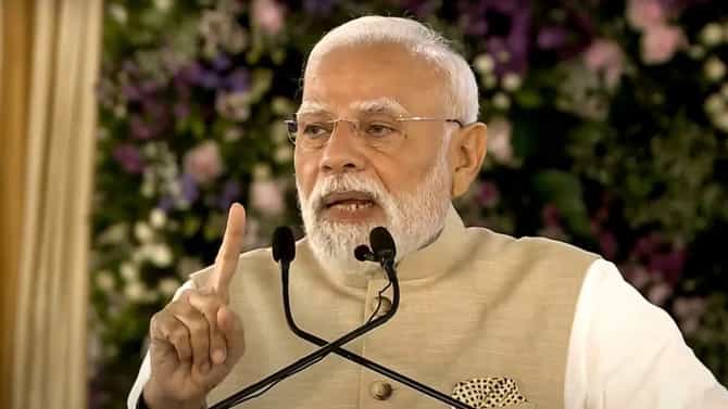 Mann Ki Baat : पॉडकास्टमधील मोदींच्या त्या चर्चेची दखल आणि फुटबॉलपटूंचं आयुष्य बदललं, पंतप्रधानांनी काय सांगितलं?