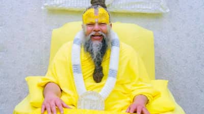 प्रेमानंद महाराजांचं काय आहे शिक्षण? संपत्ती ऐकून बसेल 440 व्होल्टचा झटका