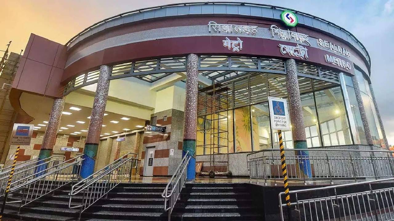 पंतप्रधान या मेट्रो मार्गांसह हावडा मेट्रो स्टेशनवर नव्याने बांधण्यात आलेल्या सबवेचेही उद्घाटन करतील. नोआपारा–जय हिंद विमानबंदर मेट्रो सेवा विमानतळापर्यंतचा प्रवेश सुलभ आणि जलद करणार आहे.