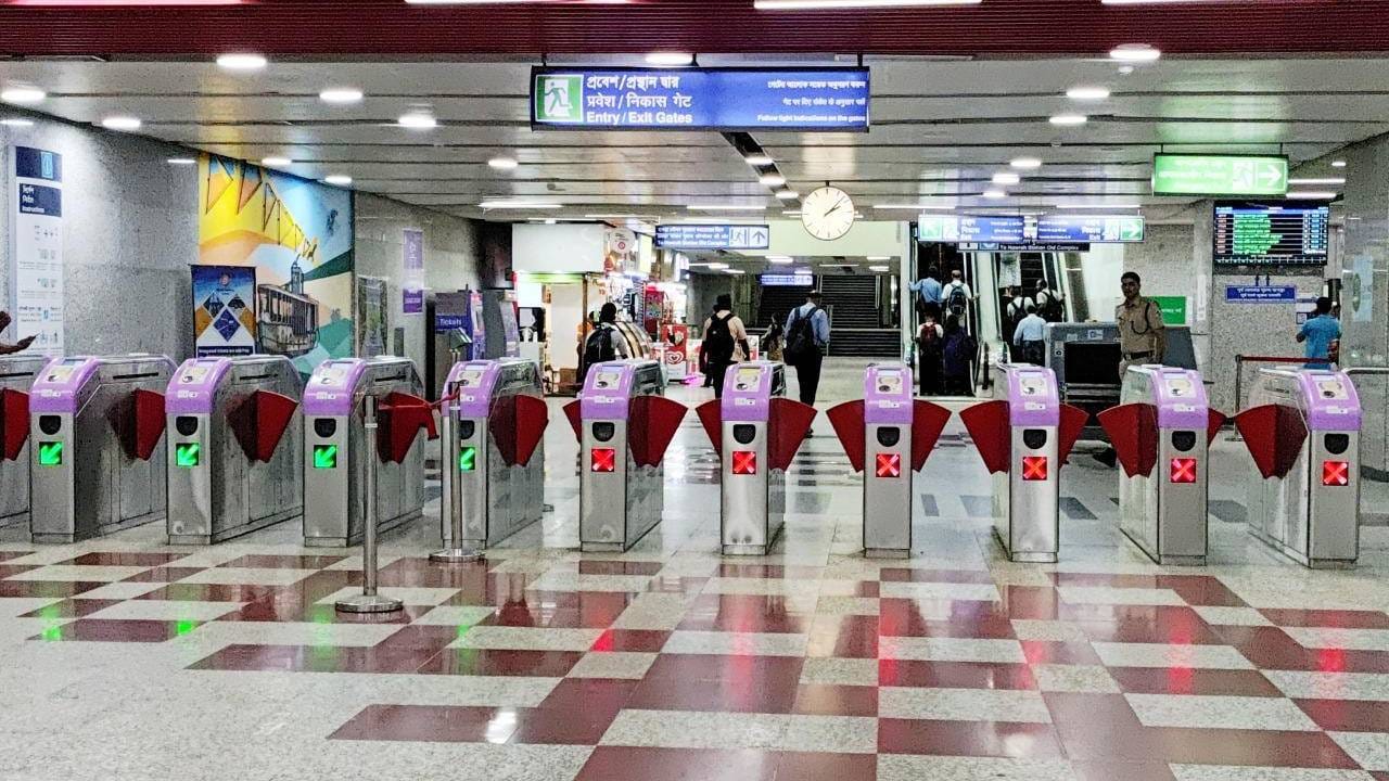  पंतप्रधान मोदी जेसोर रोड येथून नोआपारा–जय हिंद विमानबंदर मेट्रो सेवेचा झेंडा दाखवून शुभारंभ करतील. ते सियालदह–एस्प्लानेड मेट्रो सेवा आणि बेलीघाटा–हेमंत मुखोपाध्याय मेट्रो सेवेचाही शुभारंभ करतील.