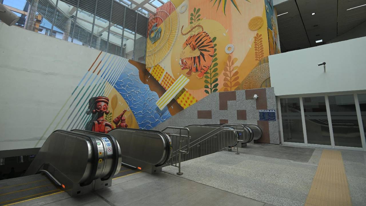 सियालदह–एस्प्लानेड मेट्रोमुळे दोन्ही ठिकाणांमधील प्रवासाचा वेळ सुमारे 40 मिनिटांवरून केवळ 11 मिनिटांवर येणार आहे. बेलीघाटा–हेमंत मुखोपाध्याय मेट्रो मार्ग माहिती तंत्रज्ञान क्षेत्राशी कनेक्टिव्हिटी वाढवण्यासाठी महत्त्वपूर्ण ठरणार आहे.