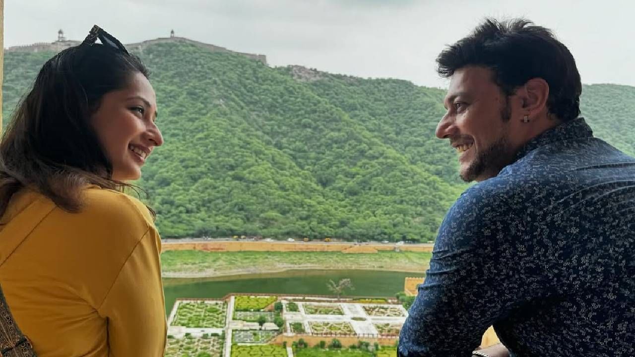 'या सुखांनो या' या मालिकेतून प्रियाने छोट्या पडद्यावर पदार्पण केलं होतं. त्यानंतर ती विविध मराठी आणि हिंदी मालिकांमध्ये झळकली. 'पवित्र रिश्ता', 'बडे अच्छे लगते है' यांसारख्या हिंदी मालिकांमुळेही तिला प्रचंड लोकप्रियता मिळाली. 
