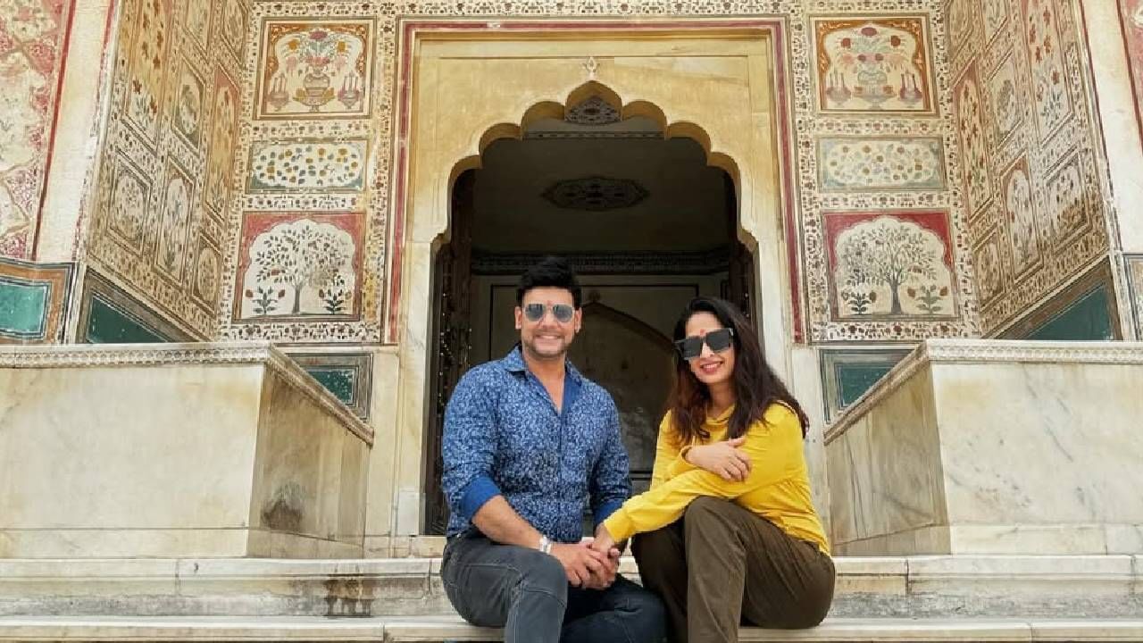 11 ऑगस्ट 2024 रोजी तिने इन्स्टाग्रामवर शेवटची पोस्ट अपलोड केली होती. पती शंतनू मोघेसोबतचे काही फोटो तिने चाहत्यांसोबत शेअर केले होते. जयपूरमध्ये अमेर फोर्ट फिरतानाचे हे थ्रोबॅक फोटो होते. प्रियाला फिरायची प्रचंड आवड होती. 
