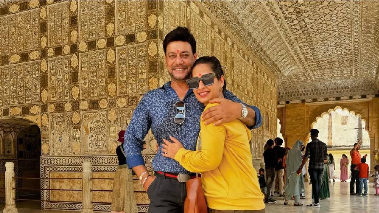 मराठी आणि हिंदी मालिकाविश्वातील प्रसिद्ध अभिनेत्री प्रिया मराठेचं कर्करोगाने निधन झालं. गेल्या दोन वर्षांपासून ती कर्करोगाशी झुंज देत होती. आज (रविवार) पहाटे चार वाजता मीरा रोड इथं तिने अखेरचा श्वास घेतला. 
