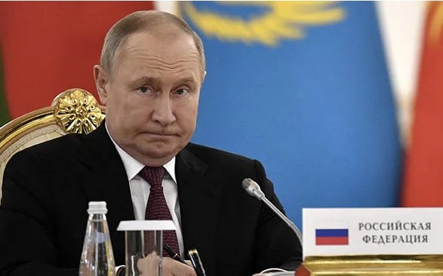 पुतीन ज्या देशात जातात तेथे स्वत:चे पोर्टेबल टॉयलेटही घेऊन जातात, काय कारण ?