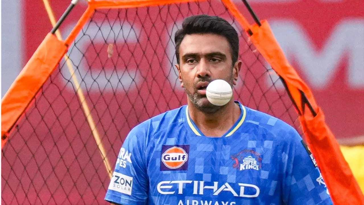 अश्विनने चेन्नई सोडण्यामागील कारण अद्याप कळलेले नाही. पण असं सांगितलं जातं की, अश्विन लिलावात जाऊ इच्छित आहे. दहा वर्षांनी चेन्नई संघात परतलेल्या अश्विनला या फ्रँचायझीने 9.75 कोटी रुपयांना खरेदी केले होते. पण अश्विनने अपेक्षेनुसार कामगिरी केली नाही. (Photo- PTI)