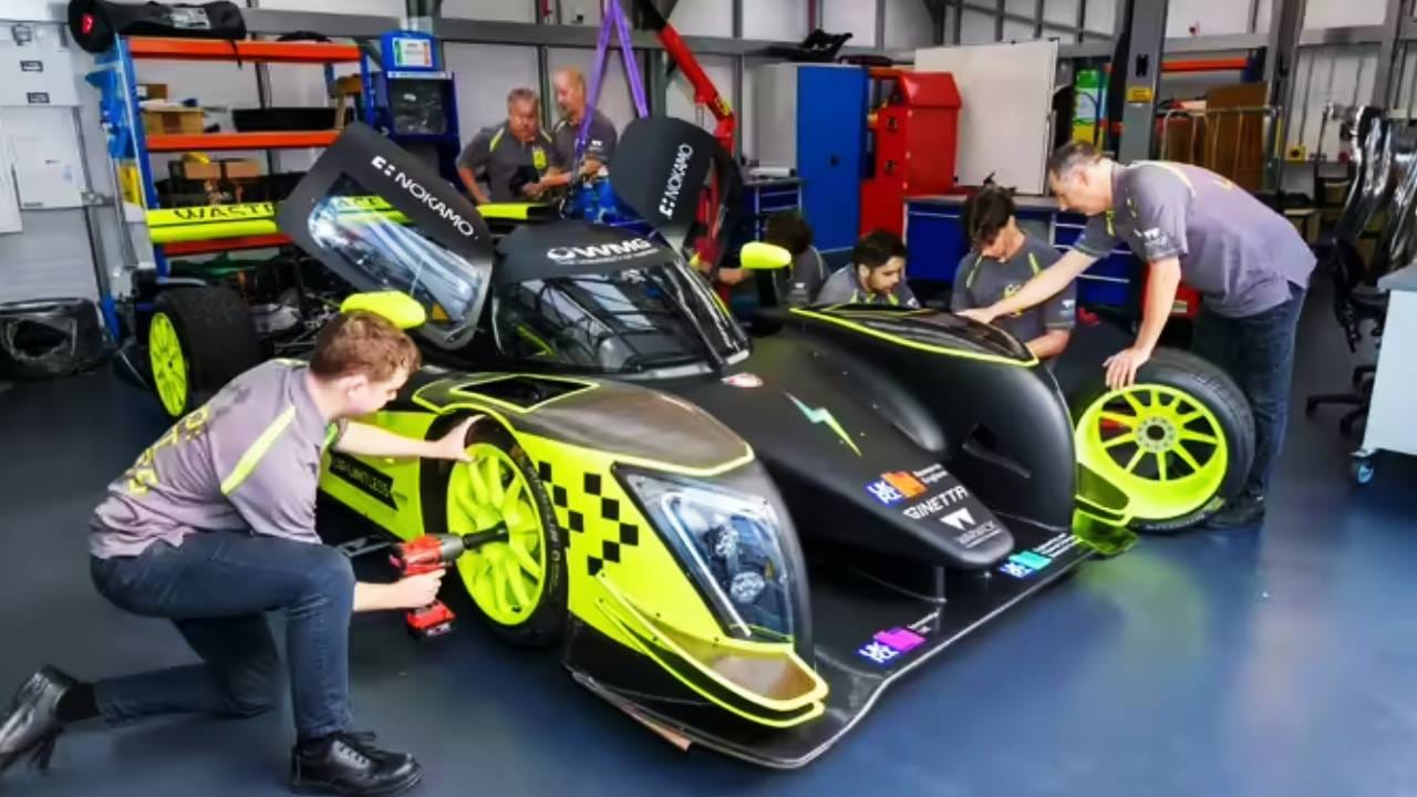 ड्रेनेजच्या पाण्यावर बुंगाट धावणार रेसिंग कार; पेट्रोल-डिझेलची सुट्टी, तो प्रयोग तरी काय? ड्रेनेजच्या पाण्यावर बुंगाट धावणार रेसिंग कार; पेट्रोल-डिझेलची सुट्टी, तो प्रयोग तरी काय?