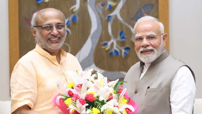 एनडीएचे उपराष्ट्रपतीपदाचे उमेदवार सीपी राधाकृष्णन यांनी घेतली पंतप्रधानांची भेट; मोदी म्हणाले, त्यांच्या अनुभवाचा देशाला फायदा होणार...