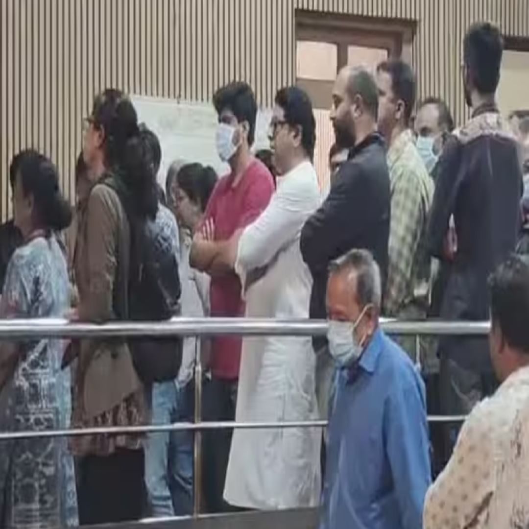 ज्योती चांदेकर यांना शेवटचा निरोप देण्यासाठी मनसे अध्यक्ष राज ठाकरे देखील उपस्थित होते. 