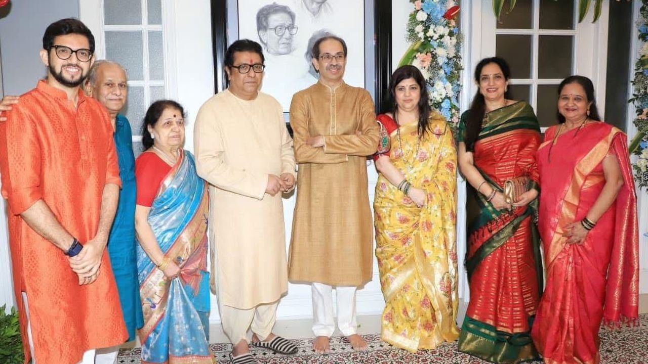 उद्धव ठाकरे यांच्यानंतर आता मुख्यमंत्री देवेंद्र फडणवीस हेही राज ठाकरेंच्या  घरी गणरायाच्या दर्शनाला जाणार असल्याची माहिती समोर आली आहे. 