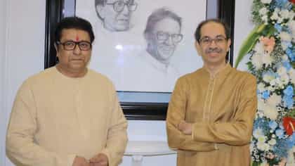 22 वर्षात पहिल्यांदाच असं घडलं... अख्खं ठाकरे कुटुंब एका फ्रेममध्ये
