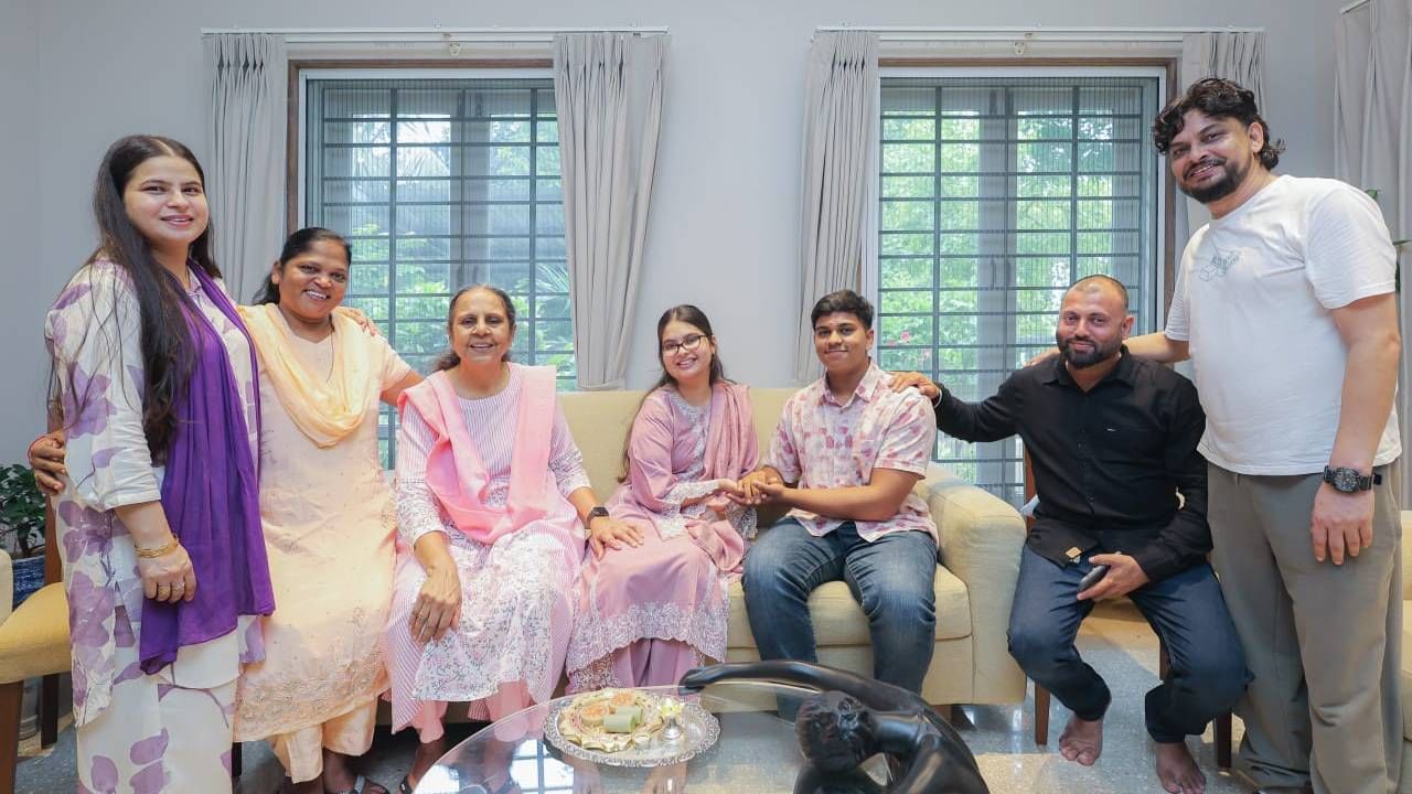  2016 पासून हात गमावलेल्या अन्मताला गेल्यावर्षी हात डोनेट करण्यात आला होता. बहीण गमावलेल्या शिवमचा हात राखीशिवाय राहू नये, म्हणून अन्मताने वलसाडला जाऊन रक्षाबंधन साजरे केले.