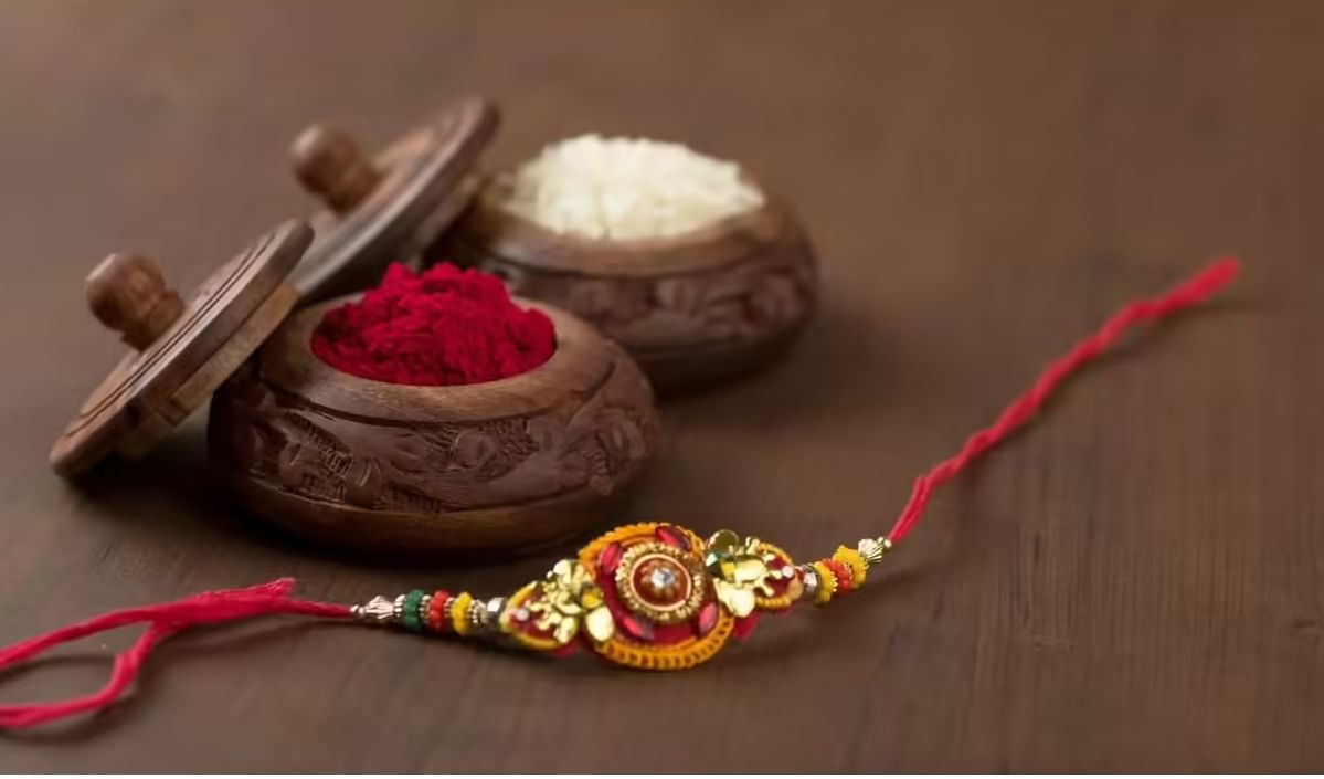 रक्षाबंधनला नात्यातील गोडवा टिकवण्यासाठी 'या' 7 चुका टाळा