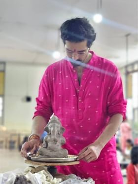 'नवरी मिळे हिटलरला' फेम राकेश बापटने घडवली गणरायाची मूर्ती