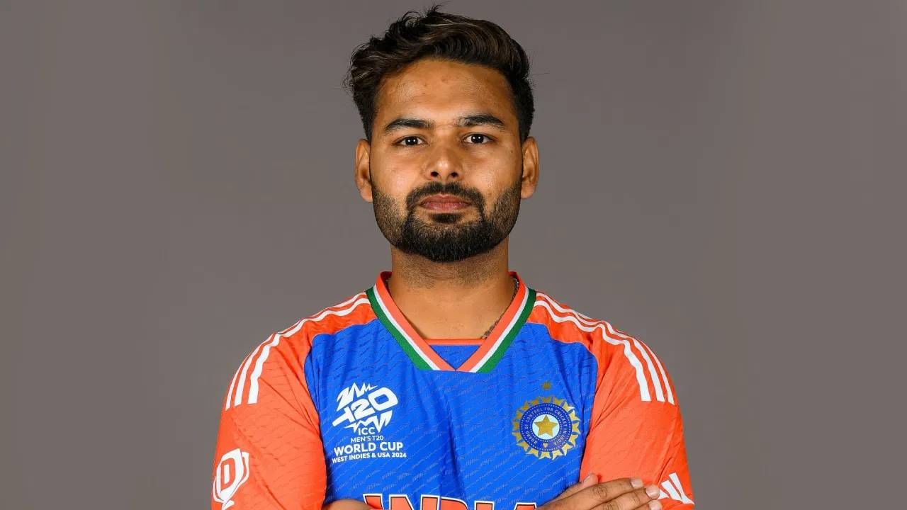 टी20 विश्वचषकात ऋषभ पंतची टीम इंडियासाठी यष्टीरक्षक म्हणून निवड झाली होती. आशिया कपमध्येही स्थान मिळण्याची अपेक्षा होती. पण इंग्लंडविरुद्धच्या कसोटी मालिकेदरम्यान झालेल्या दुखापतीमुळे त्याला आशिया कप संघातून वगळण्यात आले.