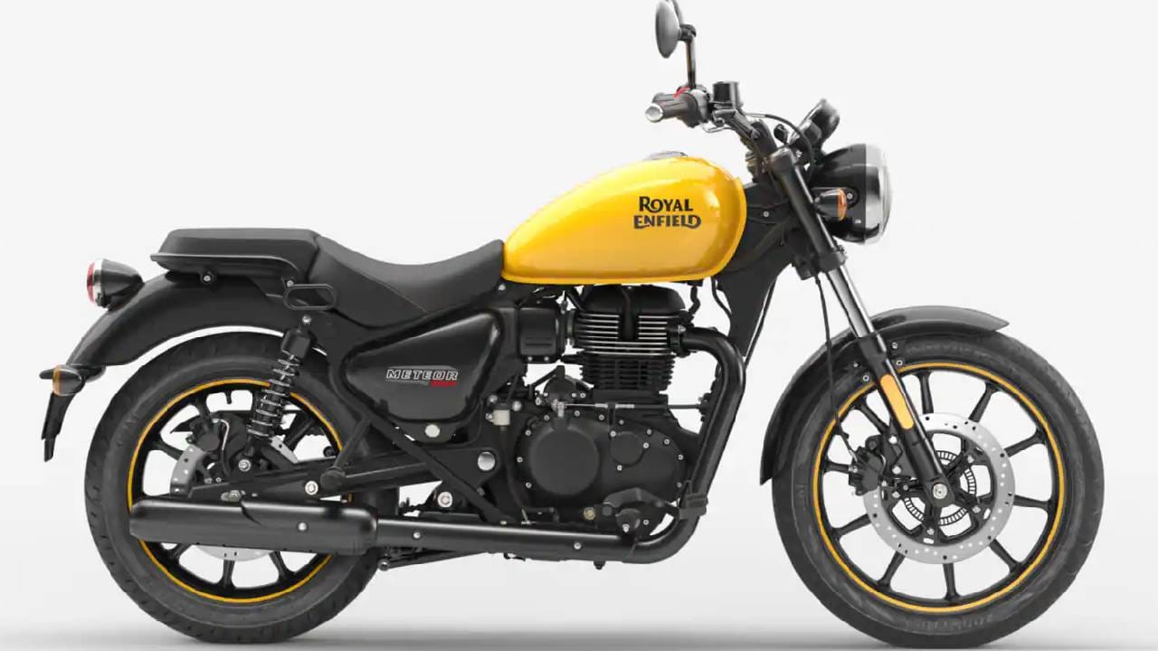 रॉयल एनफील्ड हंटरने अनेक मॉर्डन फीचर्स आणले आहेत. यामध्ये LED हेडलॅम्प, ट्रिपर नेव्हिगेशन पॉड आणि टाईप-सी यूएसबी चार्जिंग पोर्टचा सहभाग आहे. 