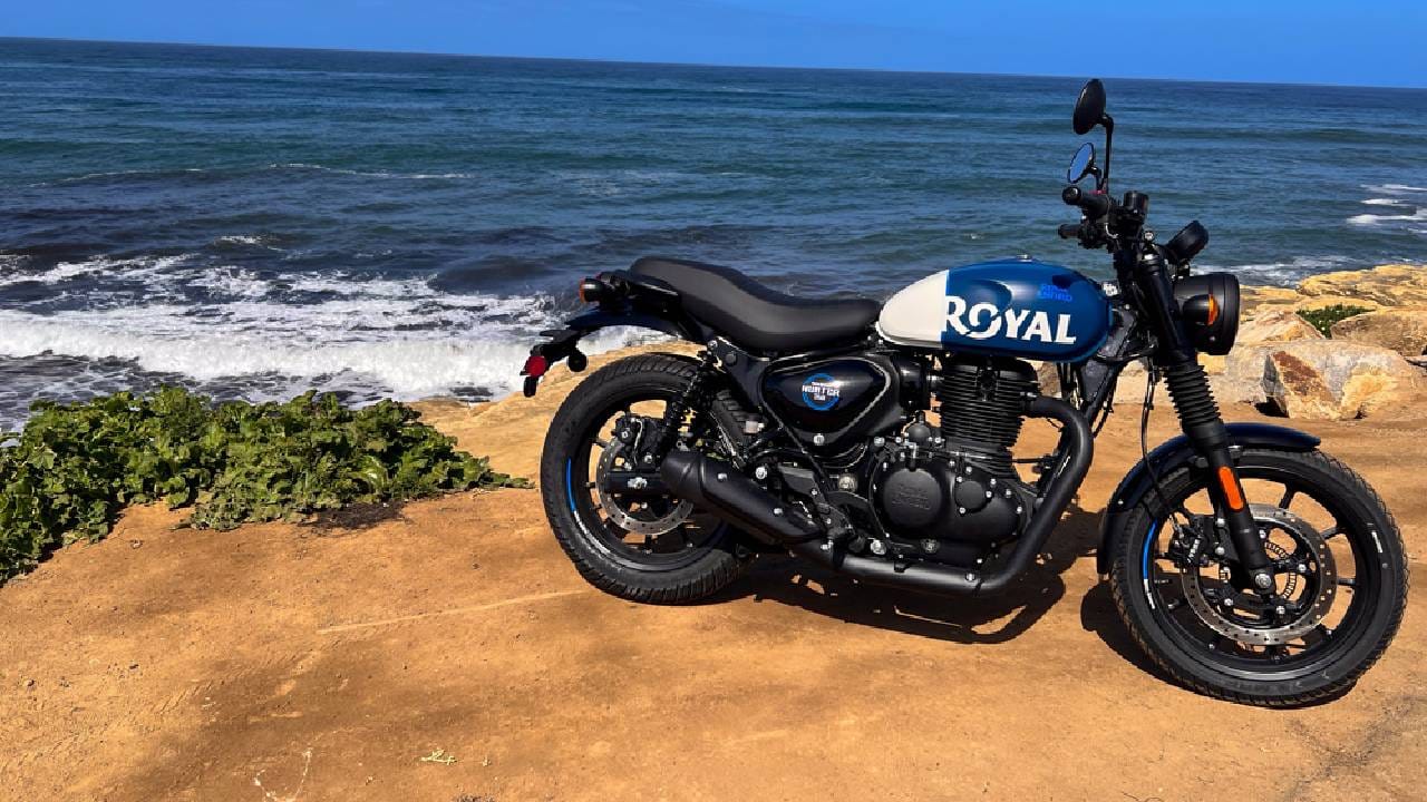 नवीन रंग मिड व्हेरिएंट सुद्धा उपलब्ध आहे. एकूण 7 रंगाचा पर्याय ग्राहकांसमोर आहे