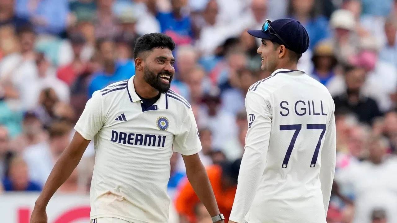 ओव्हल कसोटीत इंग्लंडविरुद्धच्या भारताच्या ऐतिहासिक 6 धावांच्या विजयाचा सर्वात मोठा हिरो मोहम्मद सिराज ठरला. सिराजने सामन्यात एकूण9 बळी घेतले, ज्यामध्ये दुसऱ्या डावातील 5  बळींचा समावेश होता. त्याच्या घातक गोलंदाजीने इंग्लंडला विजयापासून फक्त 6 धावांनी दूर ठेवले आणि भारताला संस्मरणीय विजय मिळवून दिला. (PHOTO CREDIT- PTI)