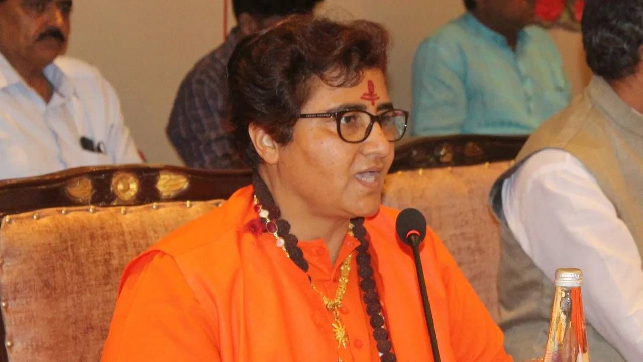 साध्वी प्रज्ञा सिंह यांची निर्दोष सुटल्यावर पहिलीच प्रतिक्रिया, म्हणाल्या, हिंदू दहशतवादाच्या जन्मदात्याचं...